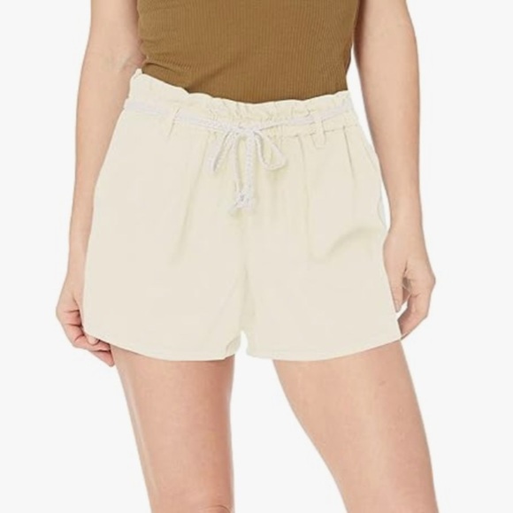 Jessica Simpson Women 1X Ivory Linen Blend High-Rise Belted Paperbag Shorts NWT - Picture 1 of 14
